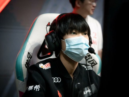 激烈王者之争点燃电竞热情