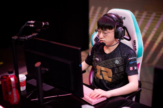手柄行业不为人知的秘密:飞智联合创始人深度揭秘